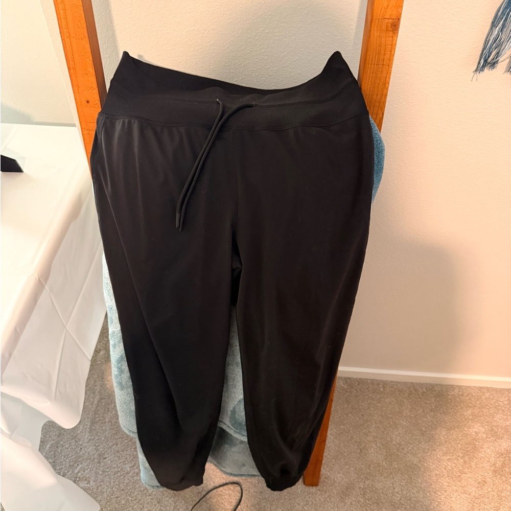 Vuori Daily Joggers - Picture 2 of 3